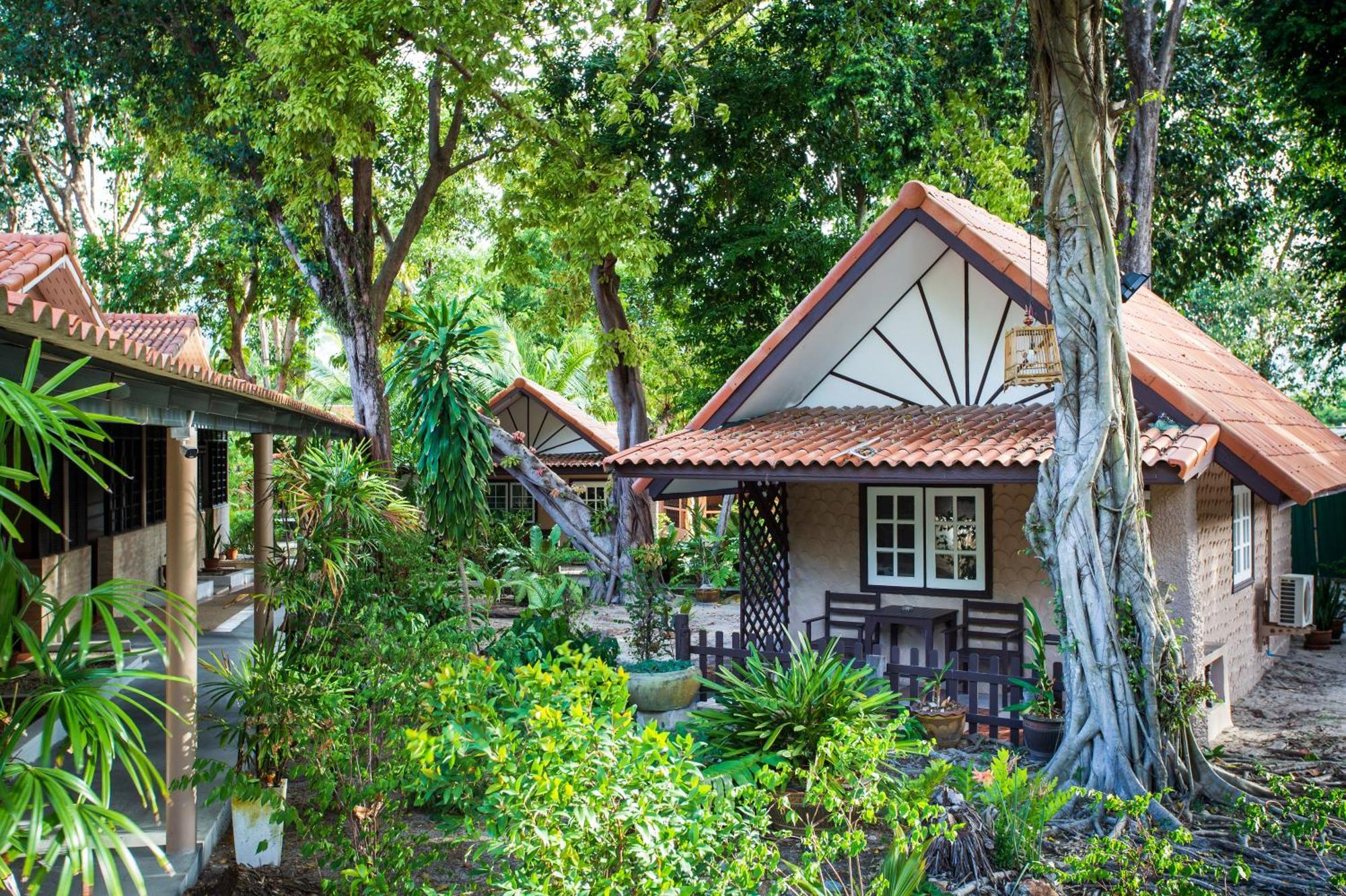 Harry'S Bungalows Маенам Экстерьер фото