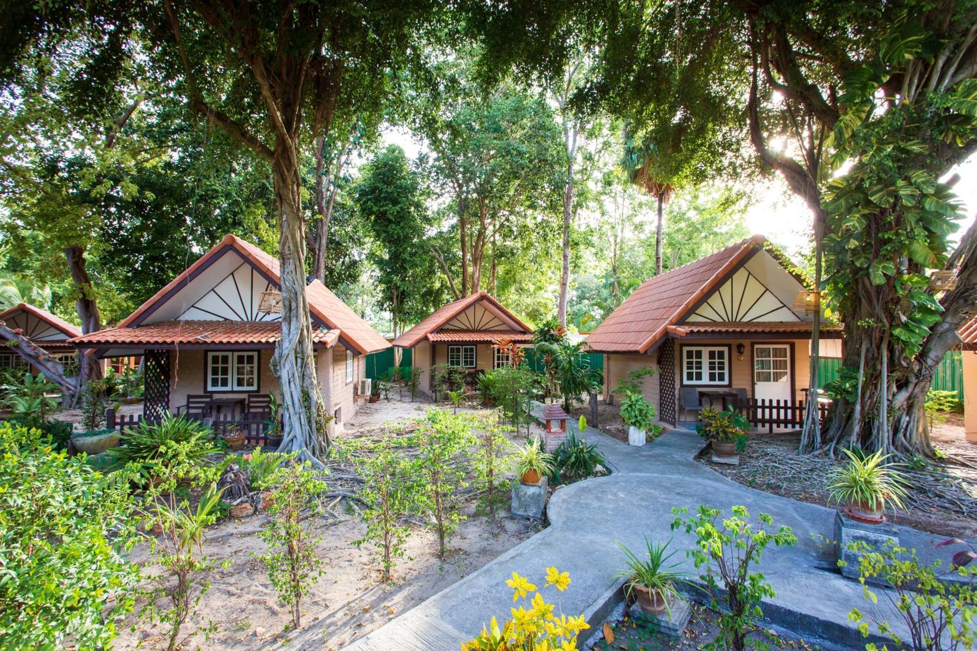 Harry'S Bungalows Маенам Экстерьер фото